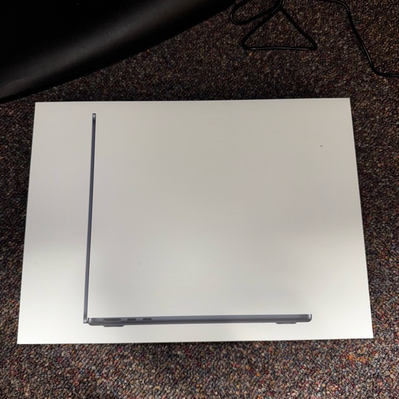 Apple MacBook 2022 M2 chip